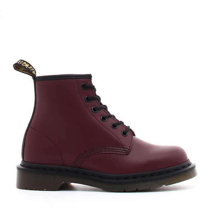 Dr martens 6 buchi saldi best sale