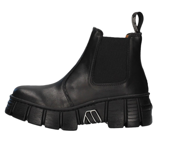 elastic black boot